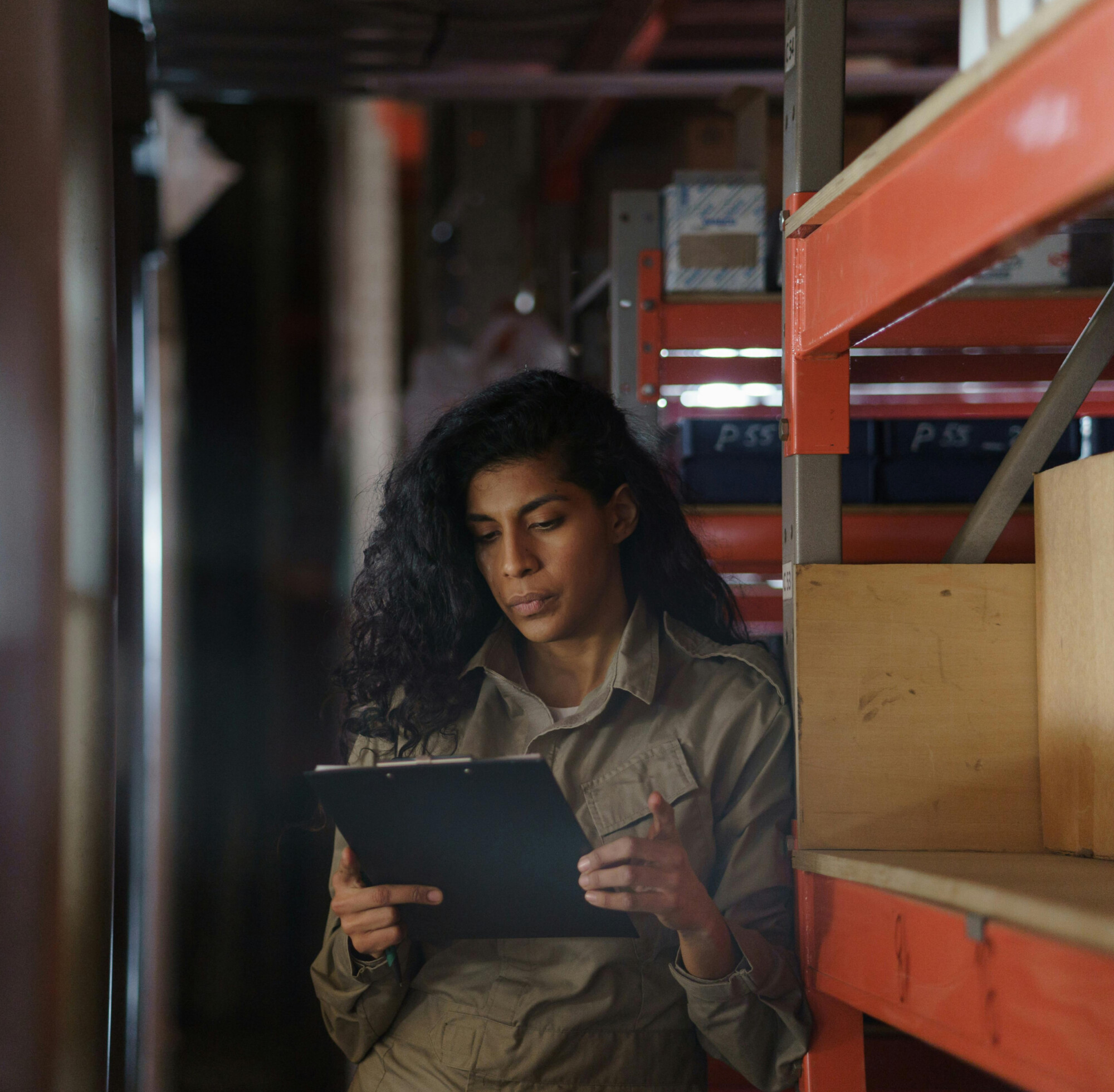 woman using AI in manufacturing